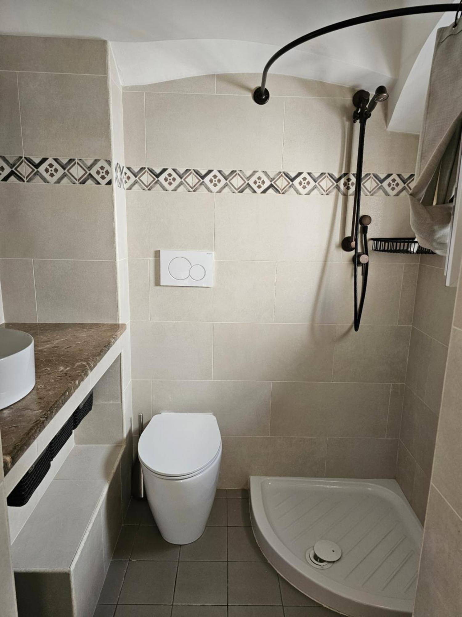 אוסטוני Casa Josephina - Three Level Stone Home With Balcony, 2 Roof Terraces & Sea Views מראה חיצוני תמונה